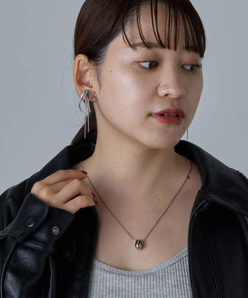 COLONY 2139（コロニートゥーワンスリーナイン）の「メタルチェーンリボンイヤリング（イヤリング・レディース・シルバー/ゴールド・FREE）」の7枚目の写真