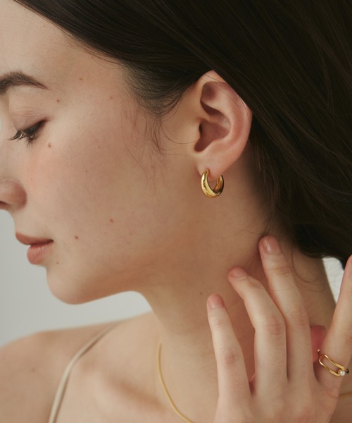 ciite' surgical stainless(シーテサージカルステンレス)の「【 金属アレルギー対応 】 ドロップフープピアス サージカルステンレス (両耳用)(ピアス(両耳用)・レディース・ゴールド/シルバー・FREE)」の3枚目の写真