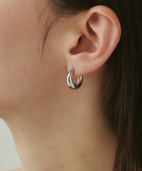 ciite' surgical stainless(シーテサージカルステンレス)の「【 金属アレルギー対応 】 ドロップフープピアス サージカルステンレス (両耳用)(ピアス(両耳用)・レディース・ゴールド/シルバー・FREE)」の6枚目の写真