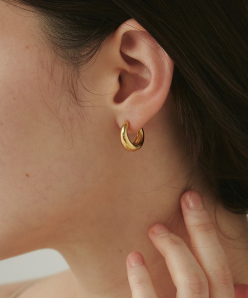 ciite' surgical stainless(シーテサージカルステンレス)の「【 金属アレルギー対応 】 ドロップフープピアス サージカルステンレス (両耳用)(ピアス(両耳用)・レディース・ゴールド/シルバー・FREE)」の5枚目の写真