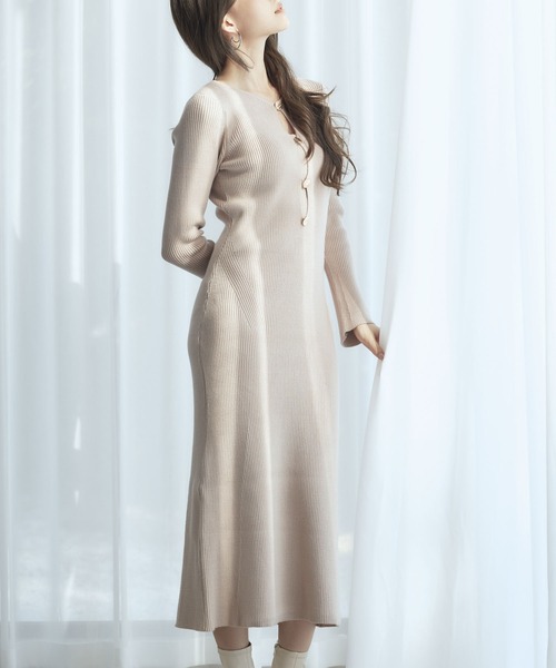 SAISON DE PAPILLON（セゾンドパピヨン）の「涙開き風ミモレ丈ニットワンピース（ワンピース・レディース・ブラック/ベージュ/ネイビー/ピンク・M/L）」の16枚目の写真