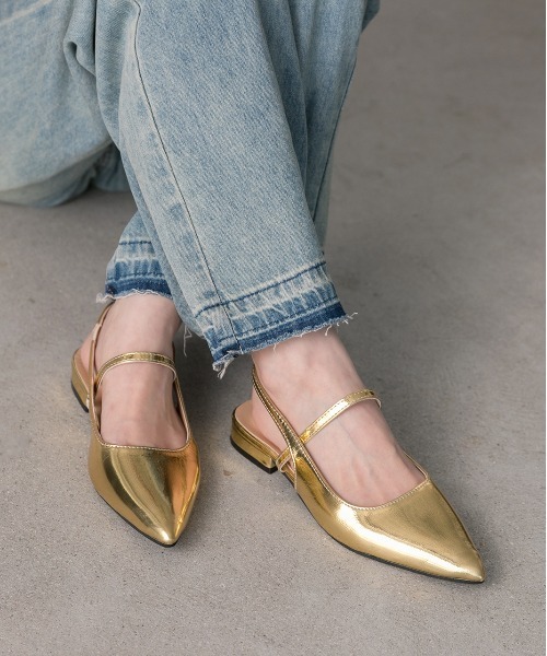 ad thie(アドティエ)の「ポインテッドトゥ フラットシューズ(パンプス・レディース・ゴールド/ブラック・LARGE/MEDIUM)」の13枚目の写真