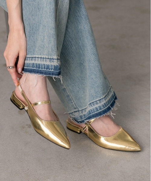 ad thie(アドティエ)の「ポインテッドトゥ フラットシューズ(パンプス・レディース・ゴールド/ブラック・LARGE/MEDIUM)」の14枚目の写真