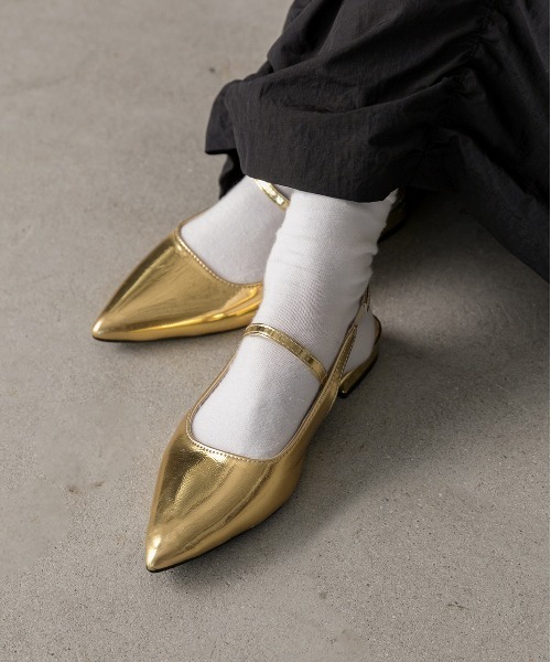 ad thie(アドティエ)の「ポインテッドトゥ フラットシューズ(パンプス・レディース・ゴールド/ブラック・LARGE/MEDIUM)」の18枚目の写真