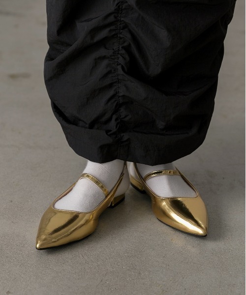 ad thie(アドティエ)の「ポインテッドトゥ フラットシューズ(パンプス・レディース・ゴールド/ブラック・LARGE/MEDIUM)」の20枚目の写真