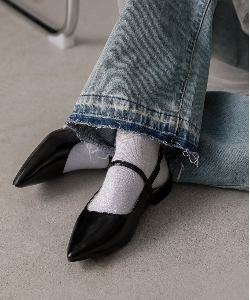 ad thie(アドティエ)の「ポインテッドトゥ フラットシューズ(パンプス・レディース・ゴールド/ブラック・LARGE/MEDIUM)」の6枚目の写真