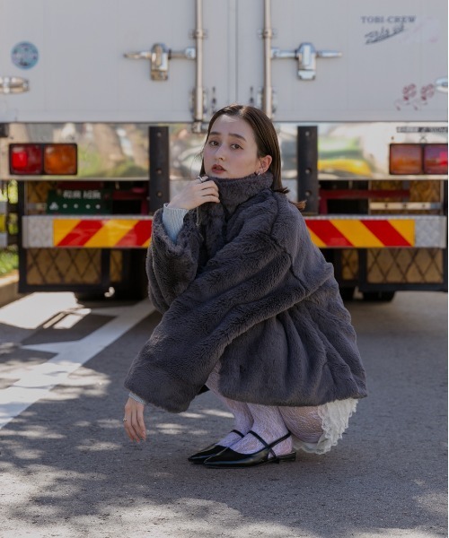 ad thie(アドティエ)の「ポインテッドトゥ フラットシューズ(パンプス・レディース・ゴールド/ブラック・LARGE/MEDIUM)」の7枚目の写真