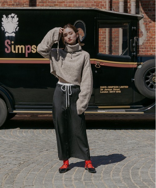 ad thie(アドティエ)の「ポインテッドトゥ フラットシューズ(パンプス・レディース・ゴールド/ブラック・LARGE/MEDIUM)」の9枚目の写真