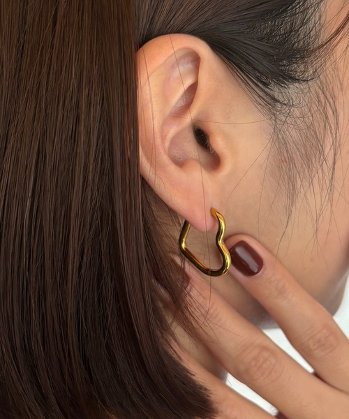 Diliraba(ディリラバ)の「【Diliraba】ステンレス ビッグハートフープピアスセット(ピアス(両耳用)・レディース・ゴールド/シルバー・FREE)」の2枚目の写真