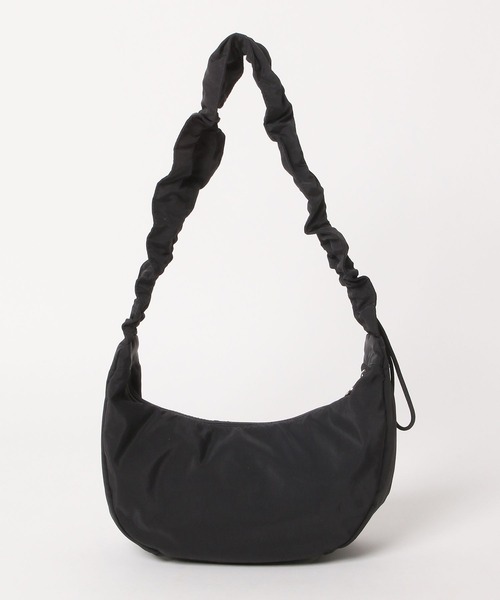 GLOBAL WORK（グローバルワーク）の「撥水クシュクシュショルダー/288534（ショルダーバッグ・キッズ・アイボリー/ブラック・ONE SIZE）」の5枚目の写真