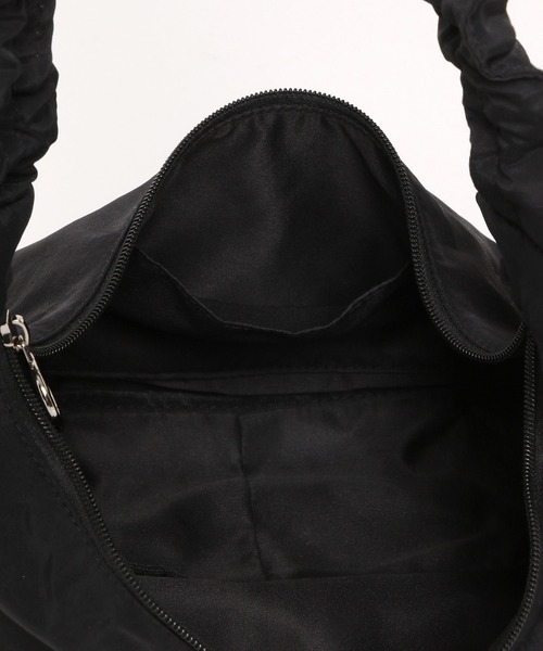 GLOBAL WORK（グローバルワーク）の「撥水クシュクシュショルダー/288534（ショルダーバッグ・キッズ・アイボリー/ブラック・ONE SIZE）」の12枚目の写真