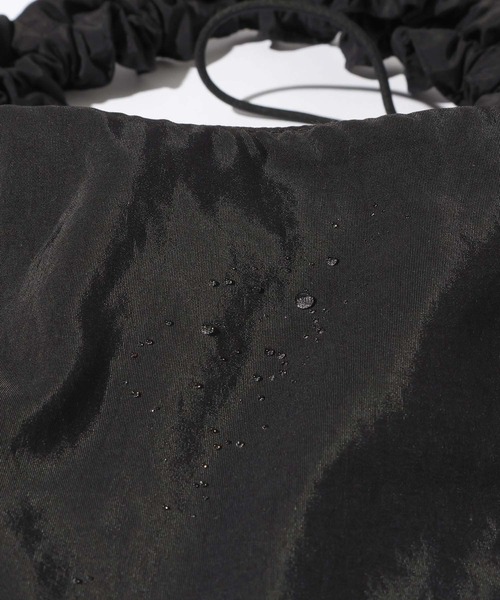 GLOBAL WORK（グローバルワーク）の「撥水クシュクシュショルダー/288534（ショルダーバッグ・キッズ・アイボリー/ブラック・ONE SIZE）」の17枚目の写真