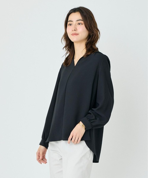 I.T.'S international（イッツインターナショナル）の「ヴィーナスバックサテン スタンドカラーブラウス（シャツ/ブラウス・レディース・ピンク/オフホワイト/ブラック・9号）」の2枚目の写真