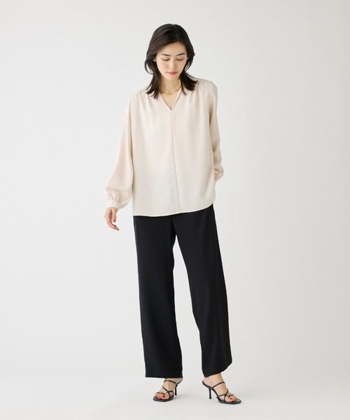 I.T.'S international（イッツインターナショナル）の「ヴィーナスバックサテン スタンドカラーブラウス（シャツ/ブラウス・レディース・ピンク/オフホワイト/ブラック・9号）」の5枚目の写真