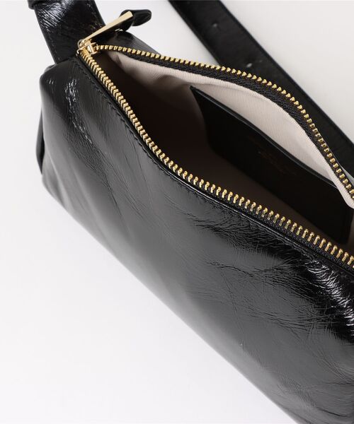 CHRISTIAN VILLA（クリスチャンヴィラ）の「【CHRISTIAN VILLA】レザーショルダーワイドバッグ(Q56447)（ショルダーバッグ・レディース・ベージュ/ブラック・ALL）」の5枚目の写真