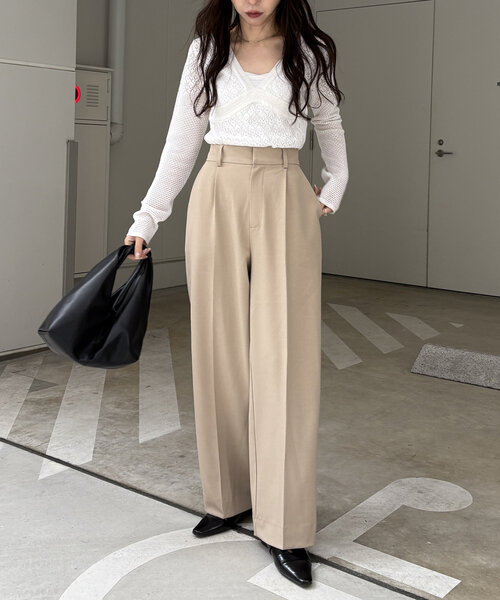 CAPRICIEUX LE'MAGE（カプリシューレマージュ）の「【低身長・高身長サイズあり】タックストレートパンツ（その他パンツ・レディース・ブラック/ホワイト系その他/ベージュ・36/38/PS/TM）」の4枚目の写真