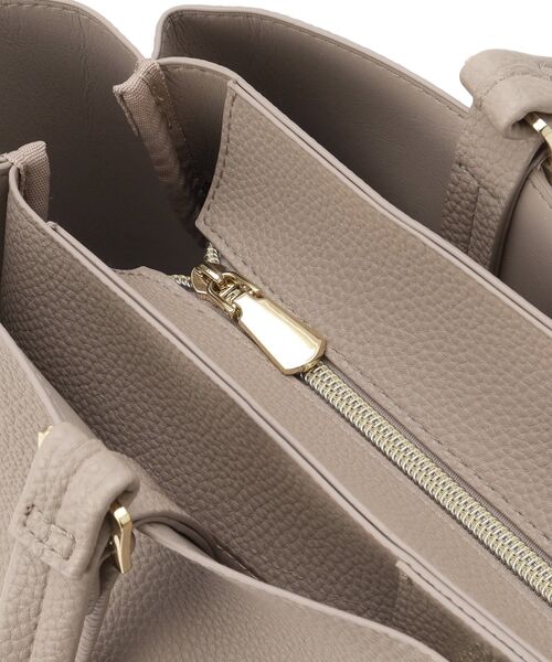 OPAQUE.CLIP（オペークドットクリップ）の「【軽量／A4サイズ対応／2WAY】シュリンク合皮大容量トートバッグ（トートバッグ・レディース・ライトグレー/ブラック/ベージュ・00）」の20枚目の写真