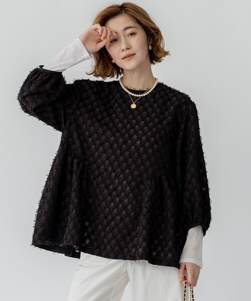23区(ニジュウサンク)の「【洗える】シアーカットジャカード ブラウス(シャツ/ブラウス・レディース・ブラック系/アイボリー系・38)」の2枚目の写真