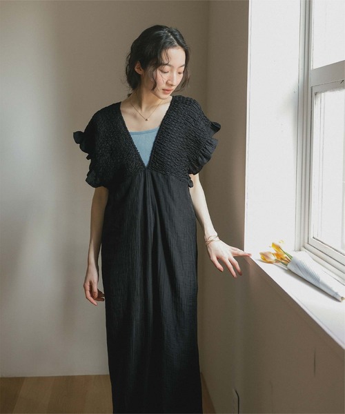 titivate(ティティベイト)の「シャーリングフリルオールインワン(つなぎ/オールインワン・レディース・オリーブ/ブラック/ライトベージュ/ブルー・SP/S/M/L)」の5枚目の写真