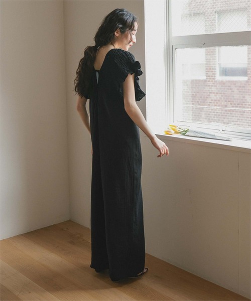 titivate(ティティベイト)の「シャーリングフリルオールインワン(つなぎ/オールインワン・レディース・オリーブ/ブラック/ライトベージュ/ブルー・SP/S/M/L)」の6枚目の写真