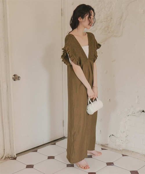 titivate(ティティベイト)の「シャーリングフリルオールインワン(つなぎ/オールインワン・レディース・オリーブ/ブラック/ライトベージュ/ブルー・SP/S/M/L)」の17枚目の写真