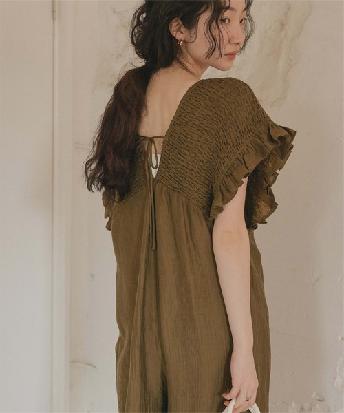 titivate(ティティベイト)の「シャーリングフリルオールインワン(つなぎ/オールインワン・レディース・オリーブ/ブラック/ライトベージュ/ブルー・SP/S/M/L)」の18枚目の写真