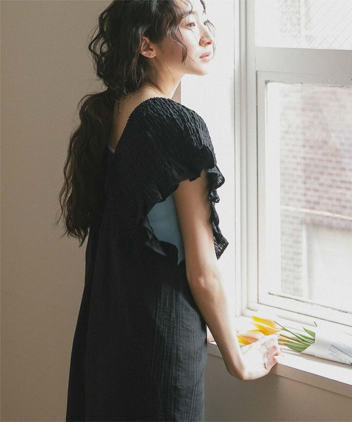 titivate(ティティベイト)の「シャーリングフリルオールインワン(つなぎ/オールインワン・レディース・オリーブ/ブラック/ライトベージュ/ブルー・SP/S/M/L)」の7枚目の写真