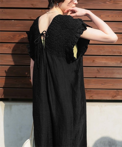 titivate(ティティベイト)の「シャーリングフリルオールインワン(つなぎ/オールインワン・レディース・オリーブ/ブラック/ライトベージュ/ブルー/ダークオレンジ/ネイビー・SP/S/M/L)」の14枚目の写真