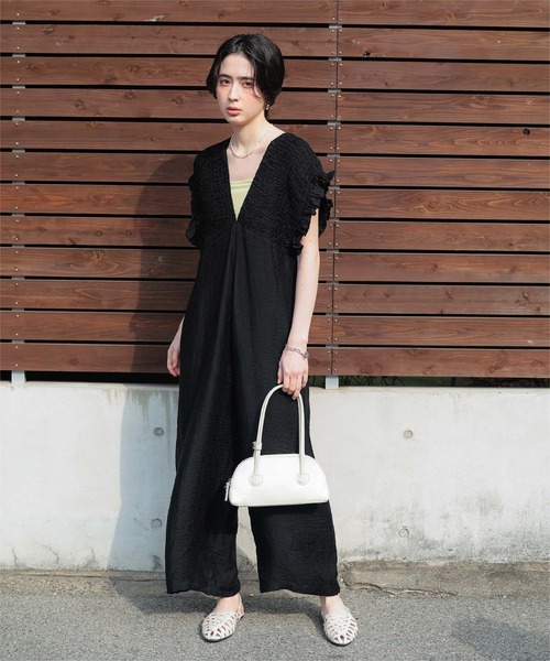 titivate(ティティベイト)の「シャーリングフリルオールインワン(つなぎ/オールインワン・レディース・オリーブ/ブラック/ライトベージュ/ブルー/ダークオレンジ/ネイビー・SP/S/M/L)」の16枚目の写真