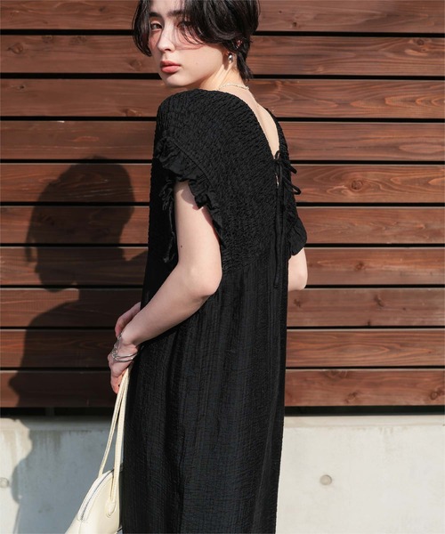 titivate(ティティベイト)の「シャーリングフリルオールインワン(つなぎ/オールインワン・レディース・オリーブ/ブラック/ライトベージュ/ブルー/ダークオレンジ/ネイビー・SP/S/M/L)」の17枚目の写真