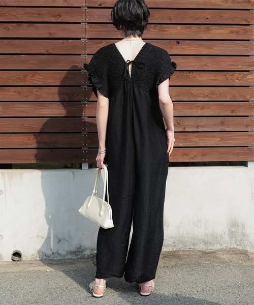 titivate(ティティベイト)の「シャーリングフリルオールインワン(つなぎ/オールインワン・レディース・オリーブ/ブラック/ライトベージュ/ブルー/ダークオレンジ/ネイビー・SP/S/M/L)」の19枚目の写真