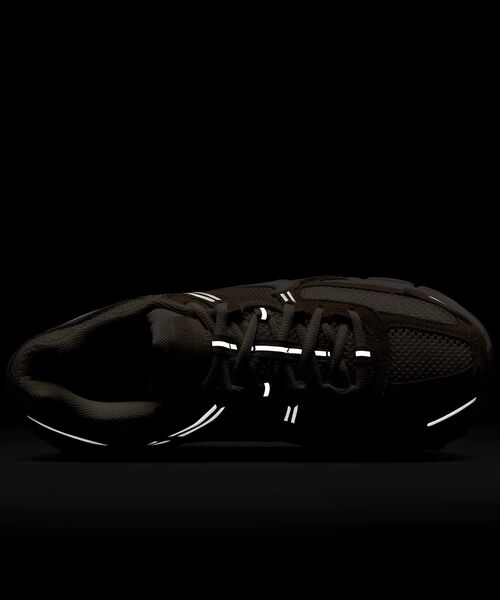 スニーカー NIKE W ZOOM VOMERO 5 HQ0458-200 nike-zoom-vomero-5-beach-