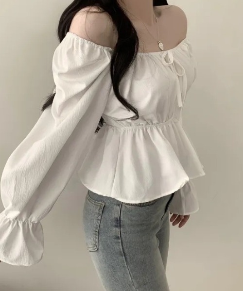 Mejoul（メジュール）の「2way リボンデザインギャザーボリュームスリーブ ペプラムブラウス（シャツ/ブラウス・レディース・ブラック/ホワイト・L/M）」の7枚目の写真