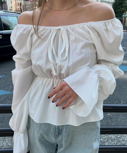 Mejoul（メジュール）の「2way リボンデザインギャザーボリュームスリーブ ペプラムブラウス（シャツ/ブラウス・レディース・ブラック/ホワイト・L/M）」の16枚目の写真