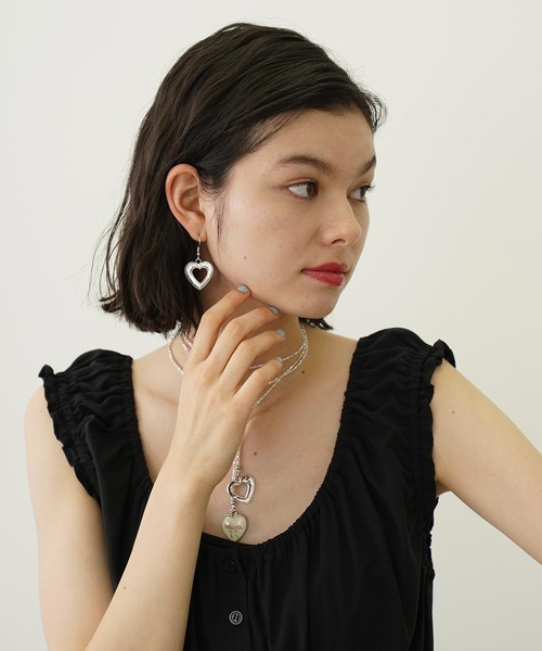 MILKFED.（ミルクフェド）の「HEART CHARMS EARRINGS（ピアス（両耳用）・レディース・シルバー・ONE SIZE）」の3枚目の写真