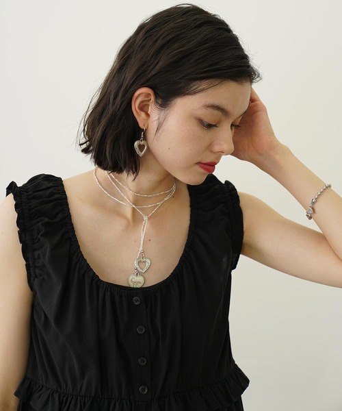 MILKFED.（ミルクフェド）の「HEART CHARMS EARRINGS（ピアス（両耳用）・レディース・シルバー・ONE SIZE）」の4枚目の写真