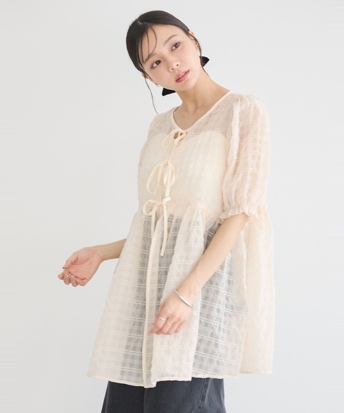 earth music&ecology(アースミュージックアンドエコロジー)の「【WEB限定/前後2WAY】シアーパフチュニック(チュニック・レディース・アイボリー/グレー/ピンク/ライトブルー・FREE)」の6枚目の写真