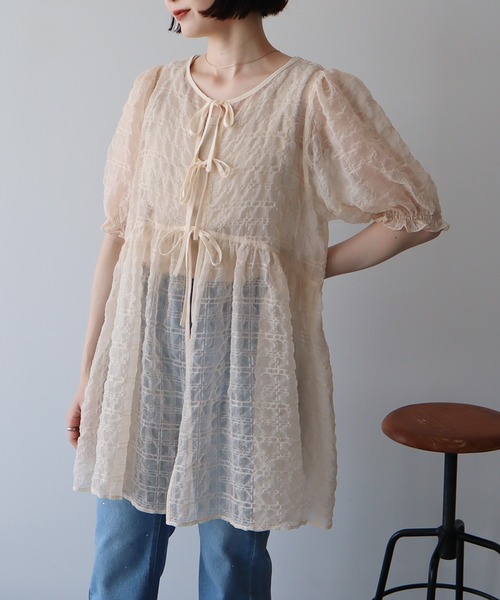 earth music&ecology(アースミュージックアンドエコロジー)の「【WEB限定/前後2WAY】シアーパフチュニック(チュニック・レディース・アイボリー/グレー/ピンク/ライトブルー・FREE)」の11枚目の写真