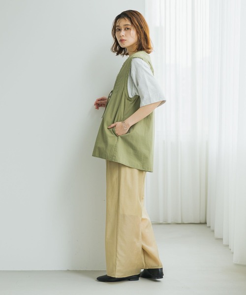 studio CLIP(スタディオクリップ)の「フロントリボンフレアベスト(ベスト・レディース・スモーク/カーキ・FREE)」の13枚目の写真