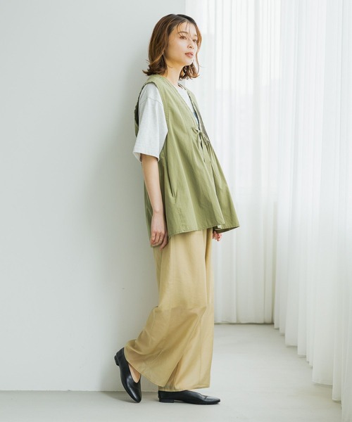 studio CLIP(スタディオクリップ)の「フロントリボンフレアベスト(ベスト・レディース・スモーク/カーキ・FREE)」の15枚目の写真