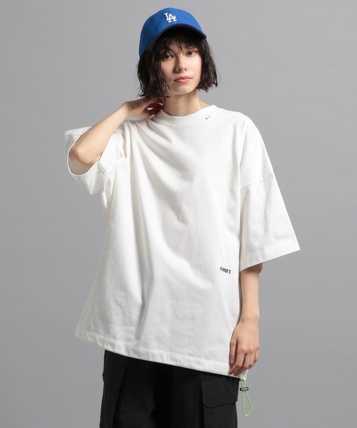 GEORGE'S(ジョージズ)の「エンブロイダリーTシャツ(Tシャツ/カットソー・メンズ・ホワイト/ブラック・MEDIUM/LARGE)」の1枚目の写真