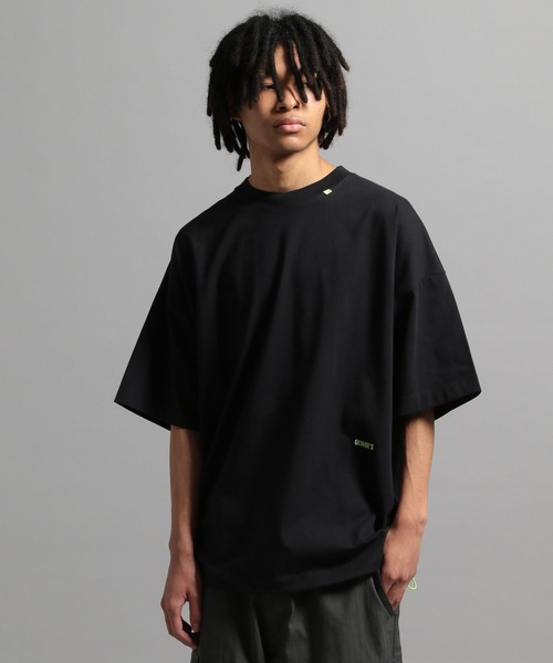 GEORGE'S(ジョージズ)の「エンブロイダリーTシャツ(Tシャツ/カットソー・メンズ・ホワイト/ブラック・MEDIUM/LARGE)」の2枚目の写真