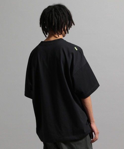 GEORGE'S(ジョージズ)の「エンブロイダリーTシャツ(Tシャツ/カットソー・メンズ・ホワイト/ブラック・MEDIUM/LARGE)」の3枚目の写真