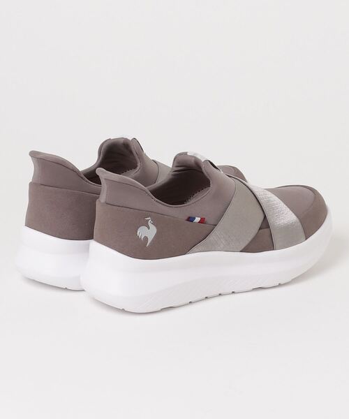 le coq sportif（ルコックスポルティフ）の「LCS マルヌ ダブルベルトスリッポン SI(さっと履ける/軽量/消臭)（スニーカー・レディース・ベージュ系その他/グレー×ホワイト/ブラック×ホワイト・23.5cm/24.5cm/23.0cm/24.0cm/25.0cm/22.5cm）」の11枚目の写真