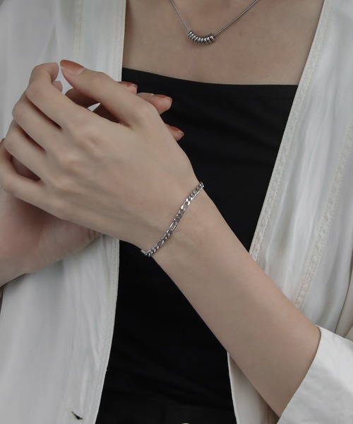 abaskdesign（アバスクデザイン）の「金属アレルギー対応 フィガロチェーンブレスレット（ブレスレット・レディース・シルバー系その他2/シルバー/ゴールド系その他/ゴールド/シルバー系その他/ゴールド系その他2・SMALL/MEDIUM）」の8枚目の写真