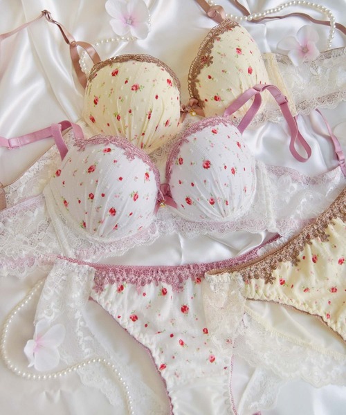 セール】【Feminine Style】小さめのローズ柄プリント+脇高設計