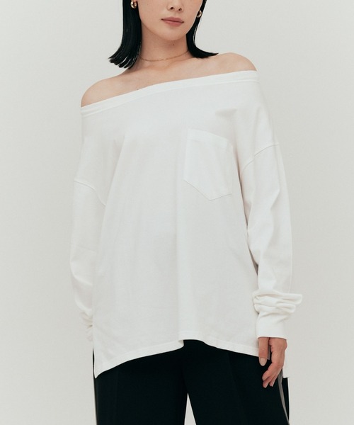 YOOU(ユー)の「オフショルダーカットソー/ワイドネックデザイン × リラックスシルエット(Tシャツ/カットソー・レディース・グレー/ブラック/マルチ/ホワイト・FREE)」の2枚目の写真