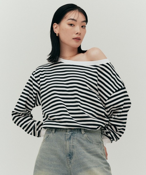 YOOU(ユー)の「オフショルダーカットソー/ワイドネックデザイン × リラックスシルエット(Tシャツ/カットソー・レディース・グレー/ブラック/マルチ/ホワイト・FREE)」の4枚目の写真