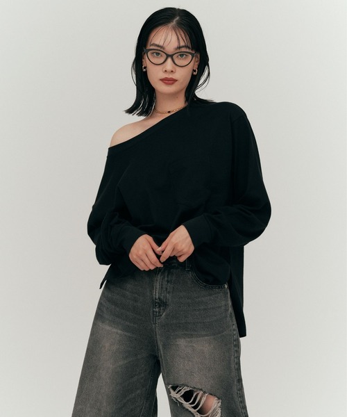 YOOU(ユー)の「オフショルダーカットソー/ワイドネックデザイン × リラックスシルエット(Tシャツ/カットソー・レディース・グレー/ブラック/マルチ/ホワイト・FREE)」の3枚目の写真
