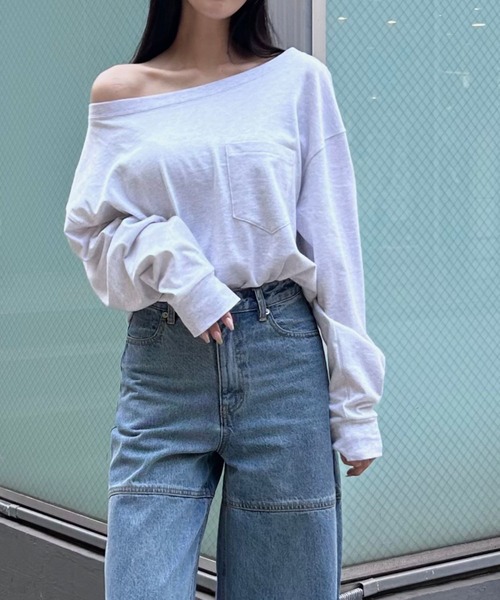 YOOU(ユー)の「オフショルダーカットソー/ワイドネックデザイン × リラックスシルエット(Tシャツ/カットソー・レディース・グレー/ブラック/マルチ/ホワイト・FREE)」の16枚目の写真